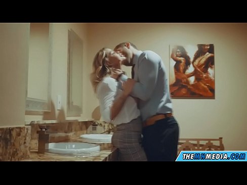 ❤️ Kapag ang isang busty blonde seduces sa isang pampublikong banyo ️ Porno sa porn tl.com-porn-hat.ru